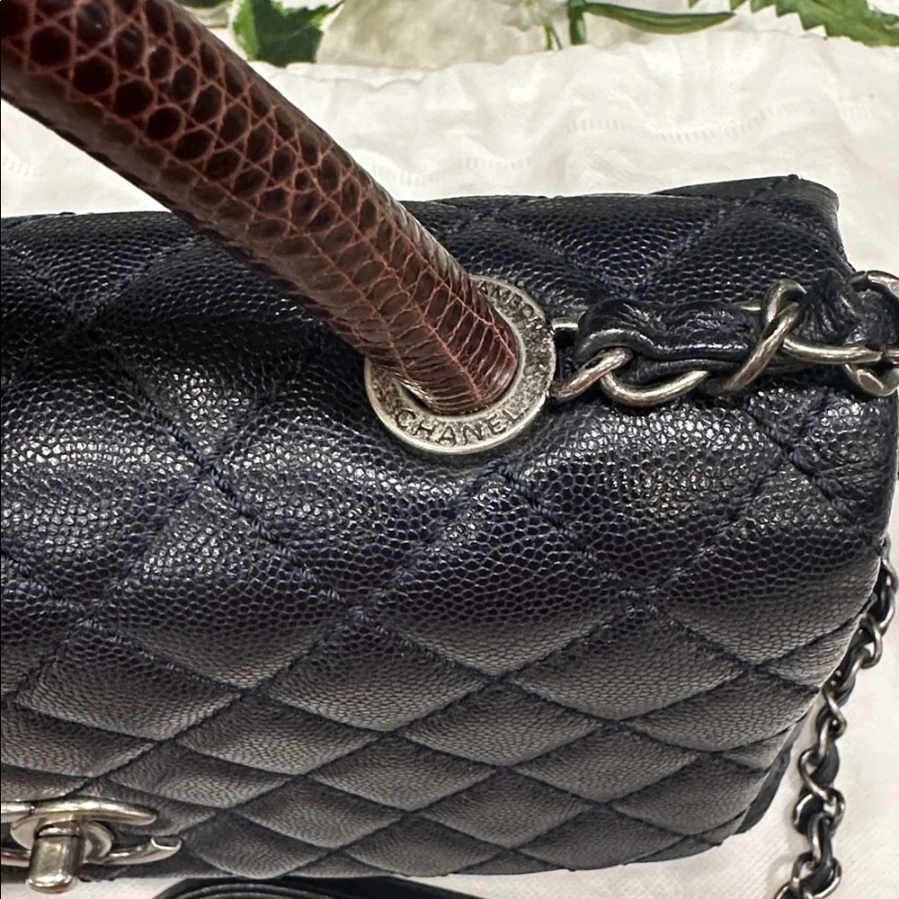 Navy blue Chanel coco handle - Picture 4 of 13